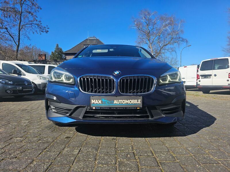 Blau Gebraucht 2020 BMW 220 Gran Tourer Advantage Van / Kleinbus | 20.999 € - Bild 1/4
