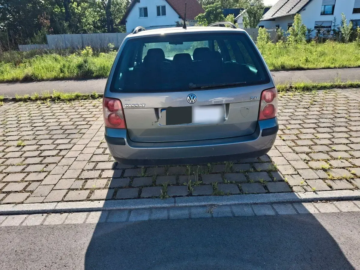 Gebraucht VW Passat Basis 131 PS (96 kW) 2002 Grau Kombi