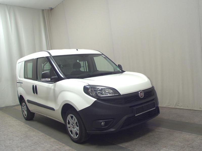 Gebraucht Fiat Doblò 101 PS (74 kW) 2019 Weiss Van / Kleinbus