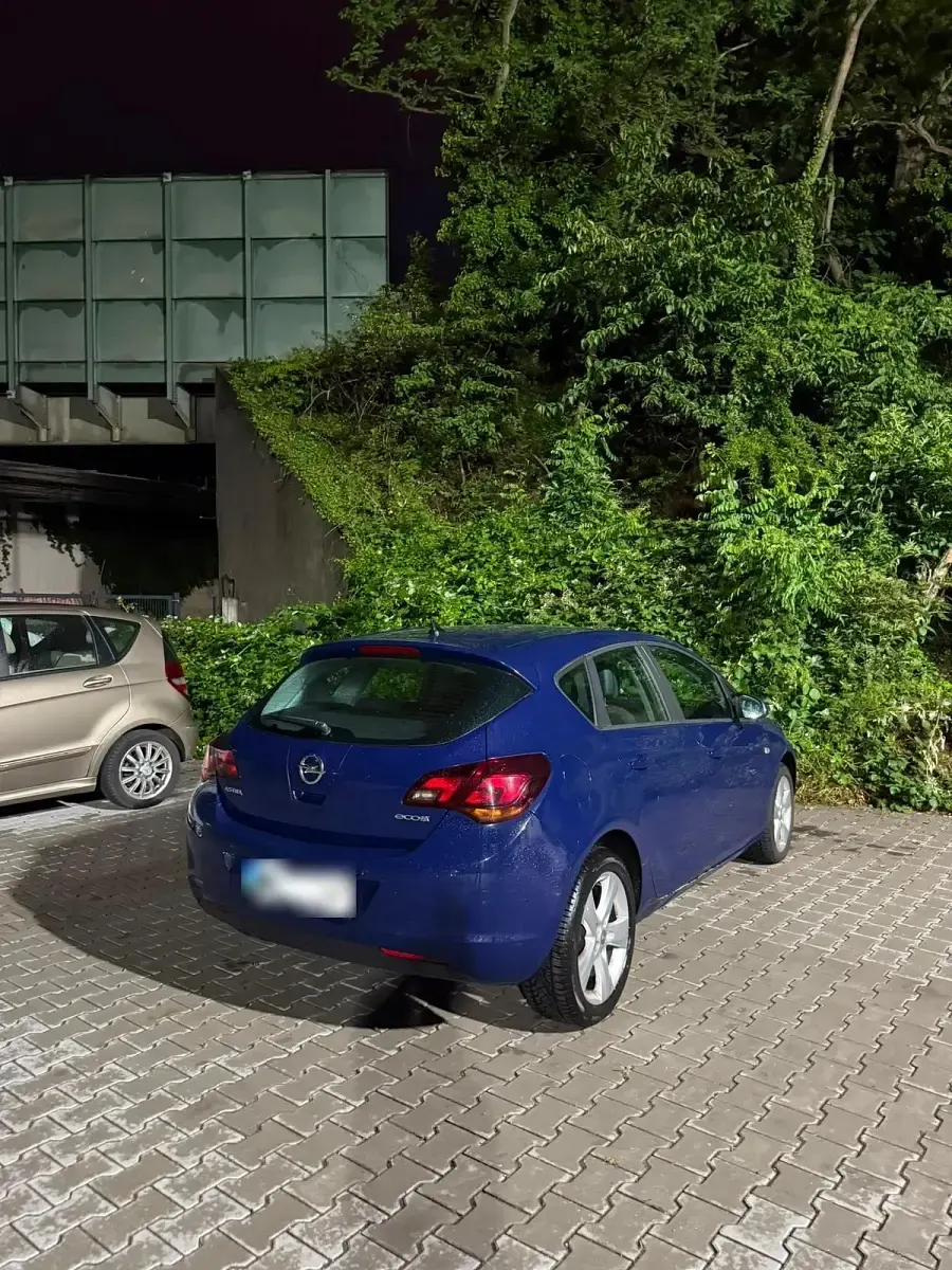 Gebraucht Opel Astra 87 PS (63 kW) 2011 Blau Limousine