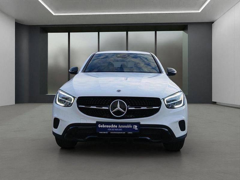 Gebraucht Mercedes GLC300e Night 306 PS (225 kW) 2022 Weiß Coupé