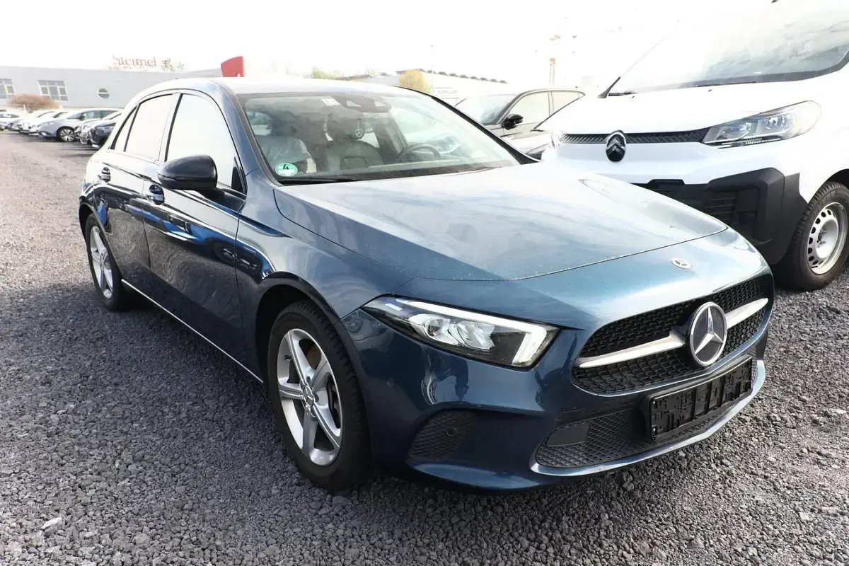 Gebraucht Mercedes A250 AMG Edition 1 218 PS (160 kW) 2020 Denimblau metallic Limousine