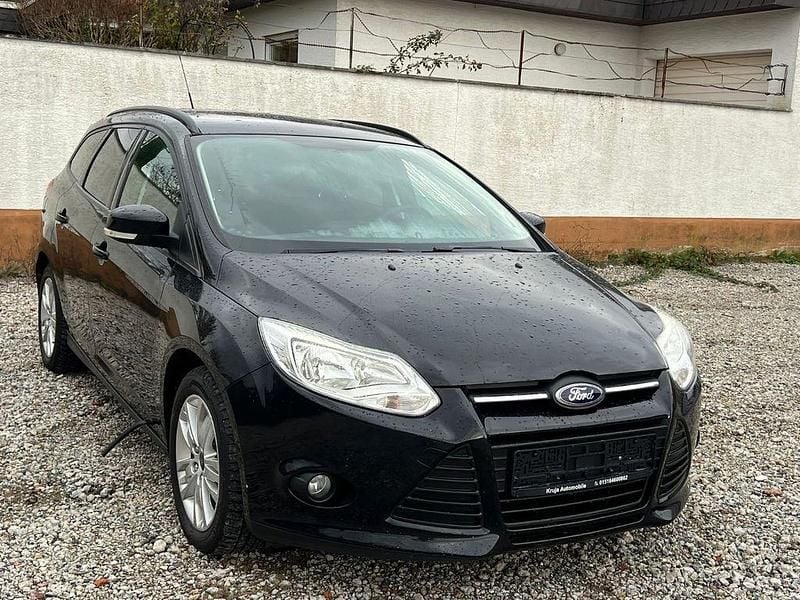 Gebraucht Ford Focus Trend 125 PS (91 kW) 2013 Schwarz Limousine