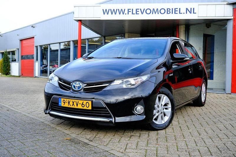 Schwarz Gebraucht 2013 Toyota Auris Hybrid Limousine | 7.750 € (Fairer Preis) - Bild 1/4