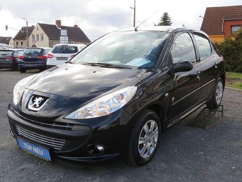 Gebraucht Peugeot 206 73 PS (53 kW) 2012 Schwarz Kleinwagen