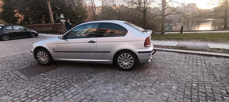 Gebraucht BMW 316 117 PS (86 kW) 2004 Silber Coupé