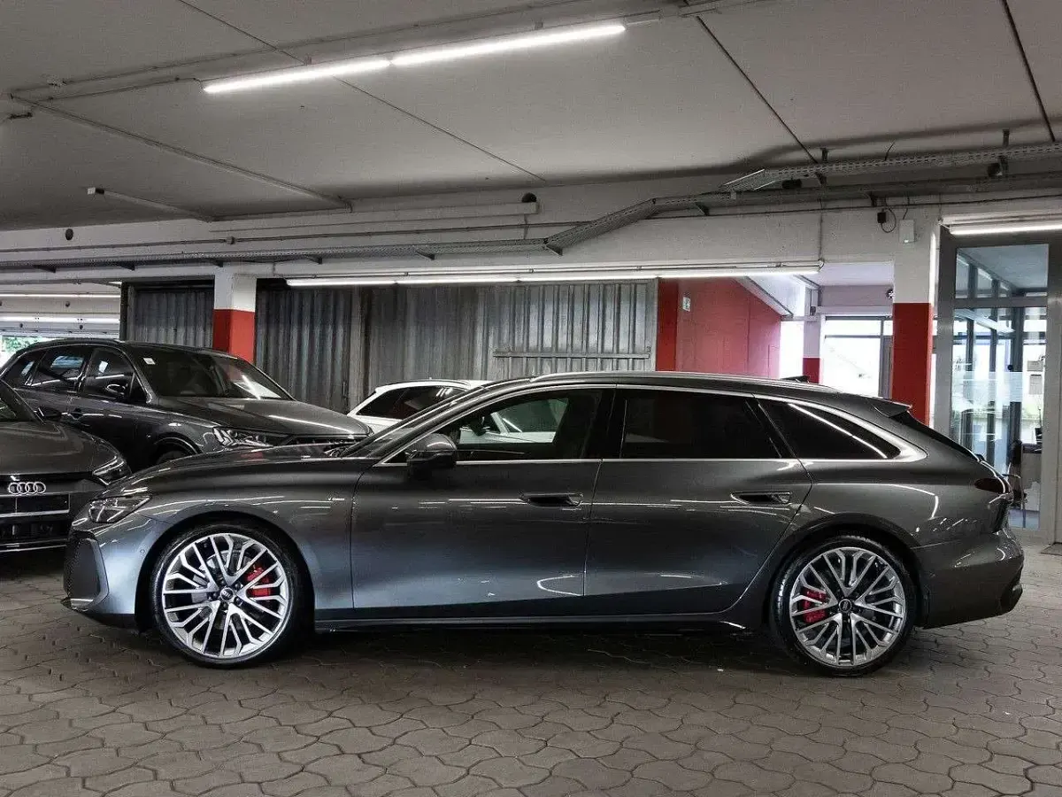Neu Audi A6 S-Line 367 PS (269 kW) 2025 Daytonagrau perleffekt Kombi