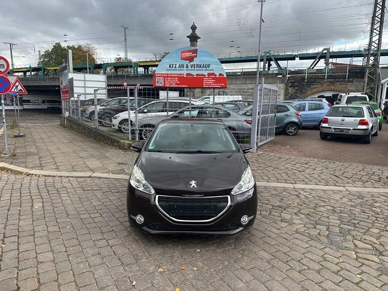 Braun Gebraucht 2012 Peugeot 208 Active Kleinwagen | 3.990 € (Guter Preis) - Bild 1/4