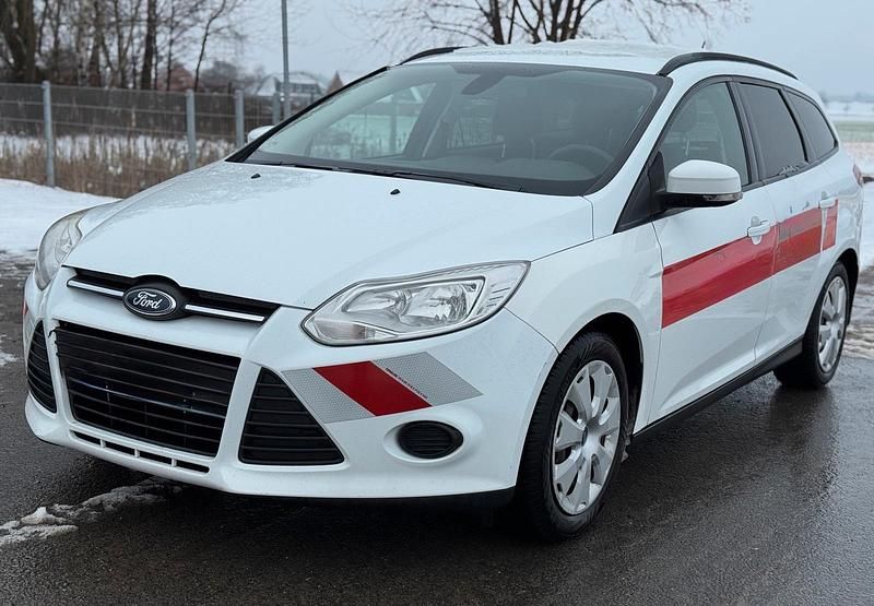 Usata Ford Focus 85 CV (62 kW) 2014 Bianco Station wagon