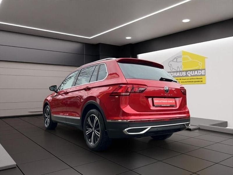 Gebraucht VW Tiguan Elegance 150 PS (110 kW) 2023 Rot SUV