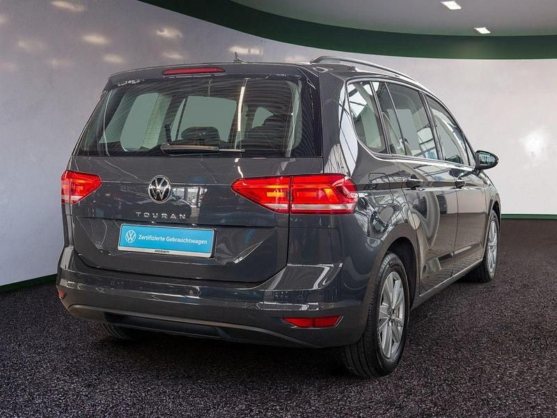 Gebraucht VW Touran Comfortline 122 PS (89 kW) 2022 Grau / uranograu Van / Kleinbus