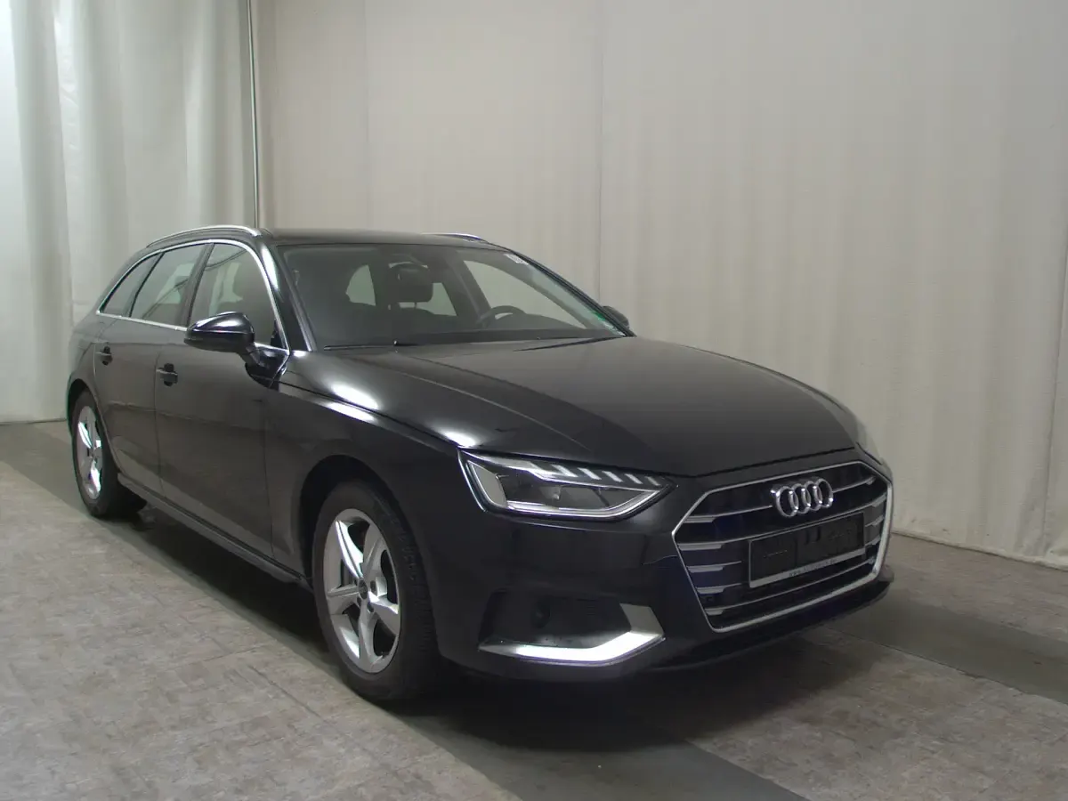 Gebraucht Audi A4 Advanced 204 PS (150 kW) 2023 Schwarz Kombi