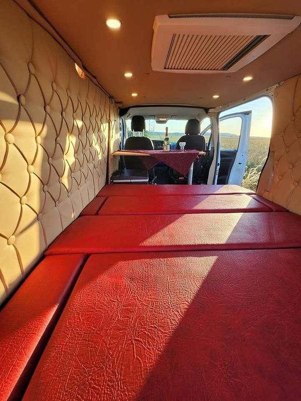 Weiß Gebraucht 2018 Mercedes Vito Van / Kleinbus | 28.000 € - Bild 1/4