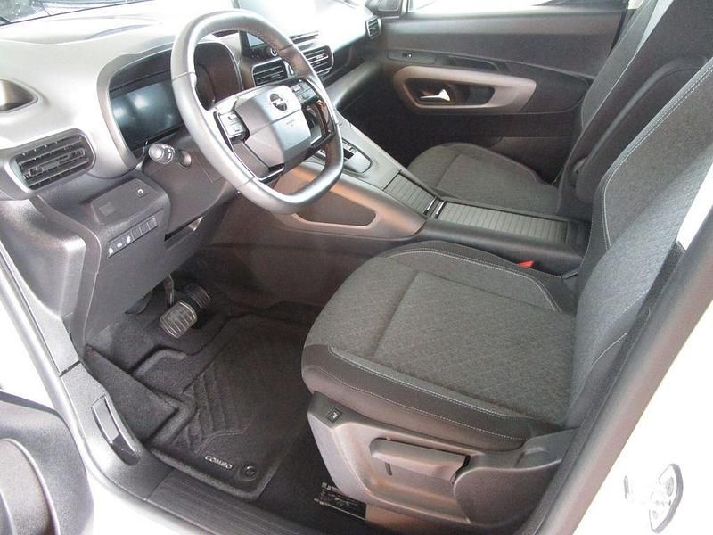 Gebraucht Opel Combo Life 131 PS (96 kW) 2024 Weiß Van / Kleinbus