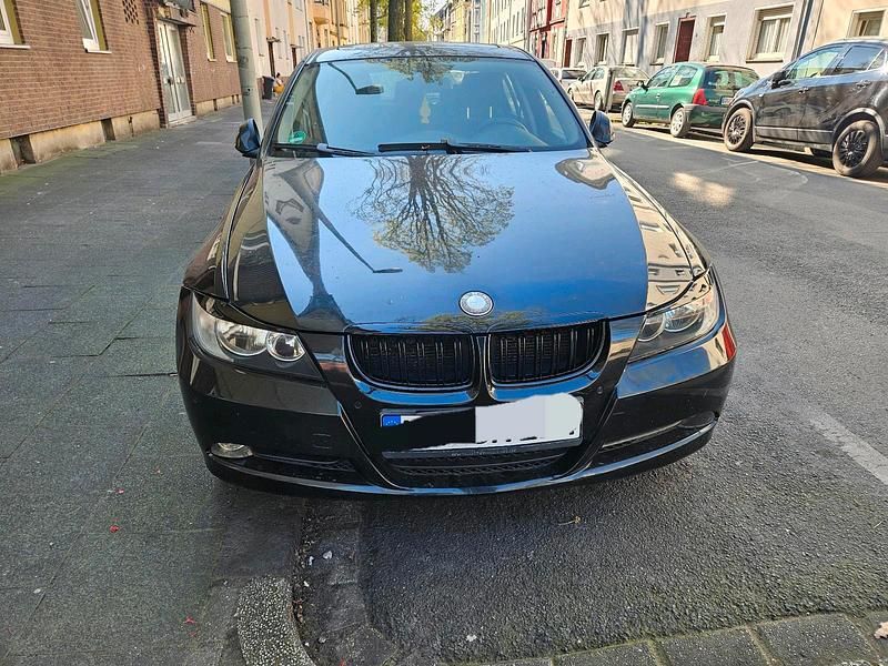 Schwarz Gebraucht 2005 BMW 320 Limousine | 1.300 € (Guter Preis) - Bild 1/4