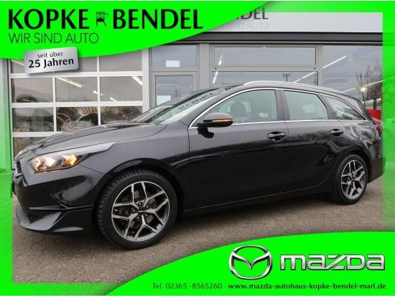 Gebraucht Kia Ceed Spirit 160 PS (117 kW) 2022 Zilinaschwarz metallic (metallic) Kleinwagen