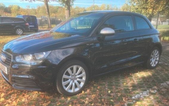 Schwarz Gebraucht 2011 Audi A1 Attraction Kleinwagen | 3.500 € (Superpreis) - Bild 1/4