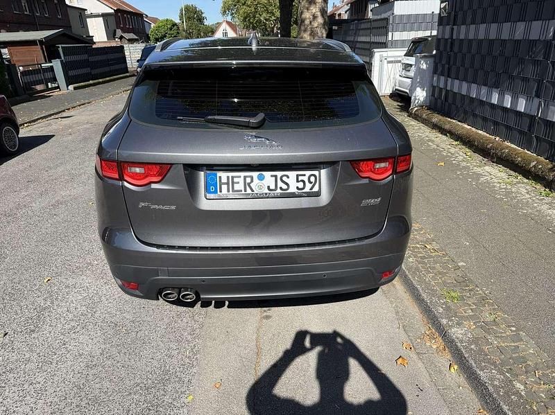 Gebraucht 2017 Jaguar F-Pace Portfolio SUV | 16.400 € (Fairer Preis) - Bild 1/4
