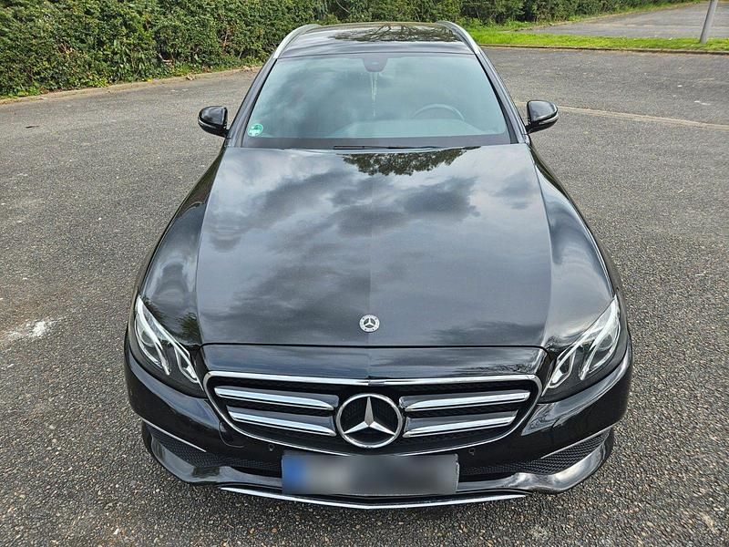 Gebraucht Mercedes E220 194 PS (142 kW) 2020 Silber Kombi