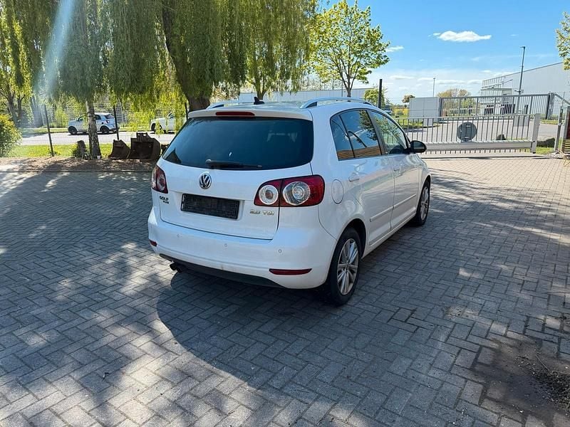 Second-hand VW Golf VII 140 CP (102 kW) 2012 Alb Berlinǎ