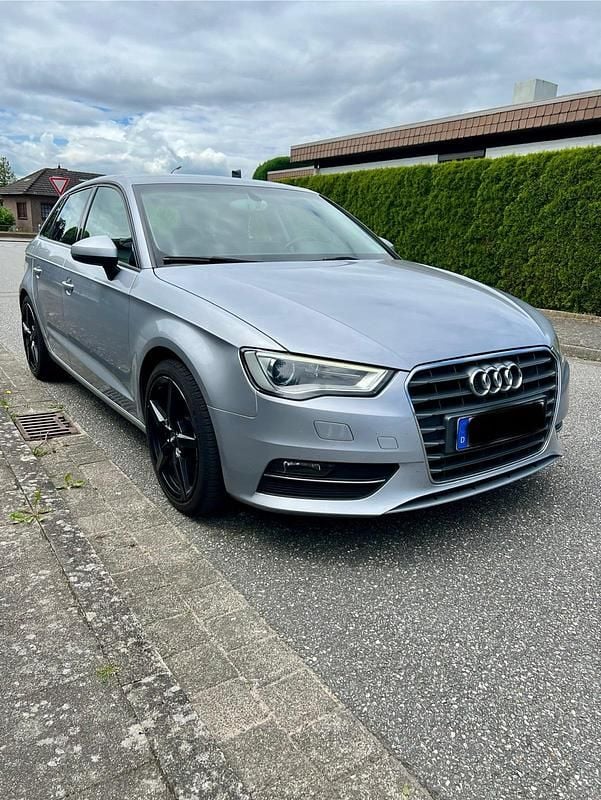 Silber Gebraucht 2015 Audi A3 Limousine | 10.999 € (Fairer Preis) - Bild 1/4