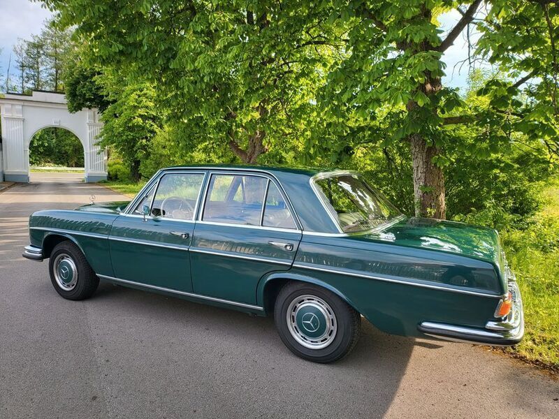 Second-hand Mercedes 250 1968 Verde Berlinǎ