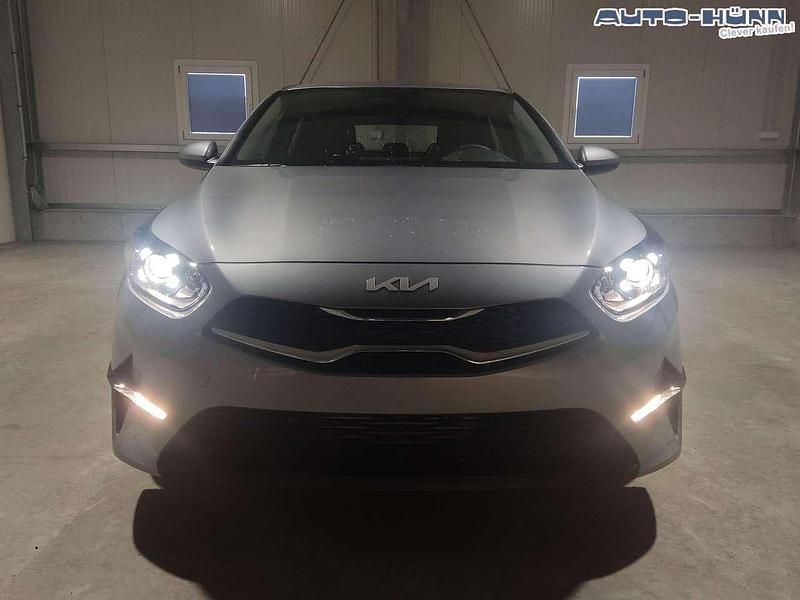 Neu Kia Ceed 101 PS (74 kW) 2025 Lunargrau metallic Kleinwagen