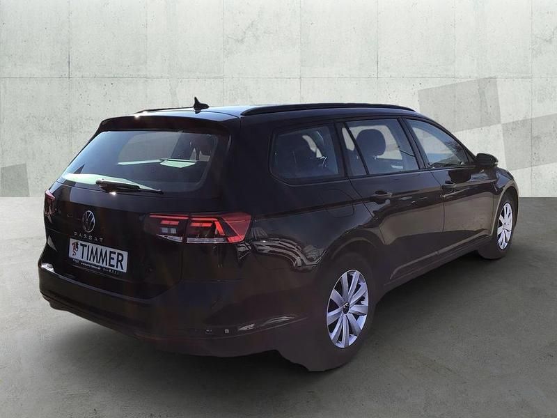 Gebraucht VW Passat Basis 150 PS (110 kW) 2022 Schwarz Limousine