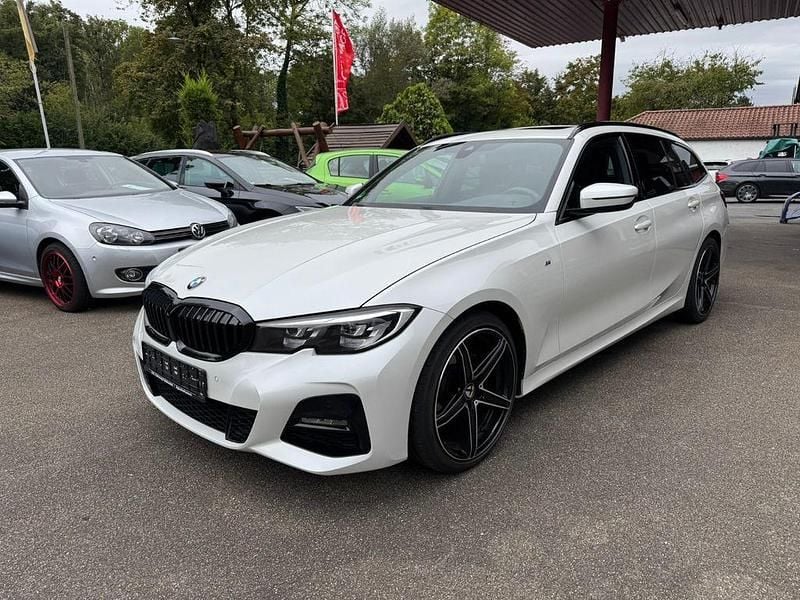 Weiß Gebraucht 2019 BMW 320 M Sport Kombi | 29.790 € (Fairer Preis) - Bild 1/4