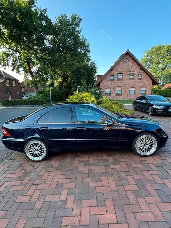 Andere außenfarben Gebraucht 2005 Mercedes C220 Avantgarde Limousine | 7.300 € - Bild 1/4