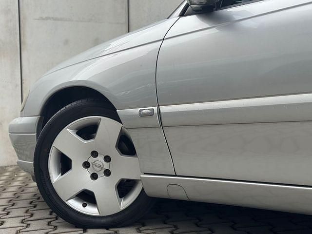 Usado Opel Omega 211 HP (155 kW) 2000 Prateado Sedan