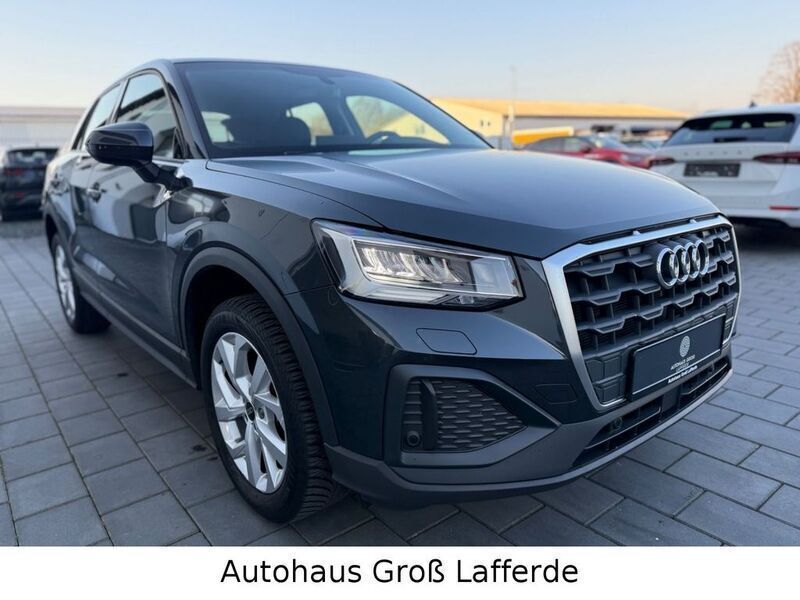 Grau Gebraucht 2022 Audi Q2 Sport SUV | 20.490 € (Guter Preis) - Bild 1/4
