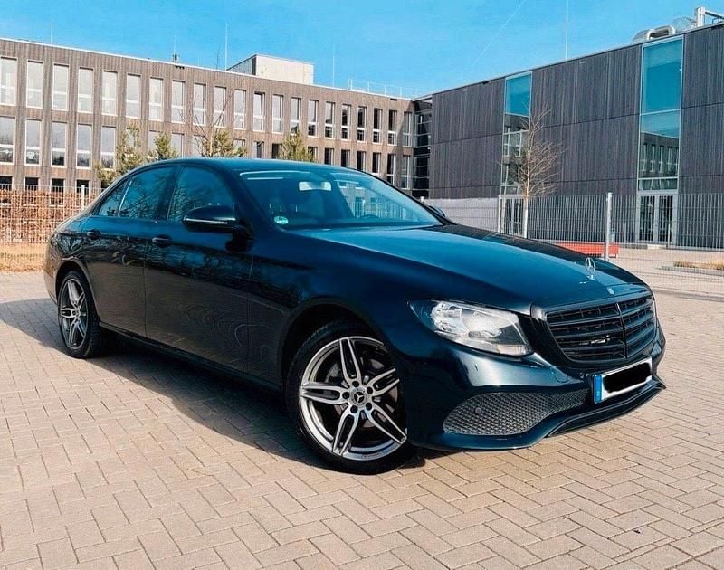 Gebraucht Mercedes E220 AMG 194 PS (142 kW) 2016 Grün Limousine