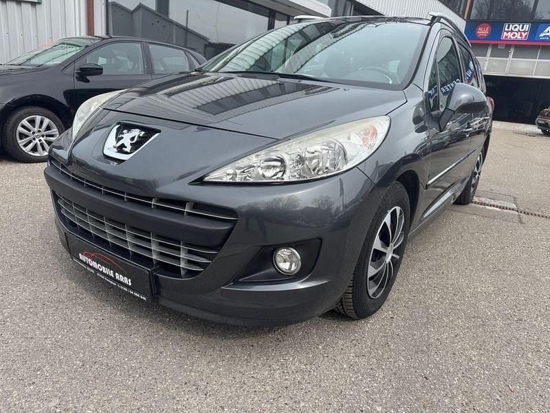 Gebraucht Peugeot 207 Tendance 95 PS (69 kW) 2013 Grau Kombi