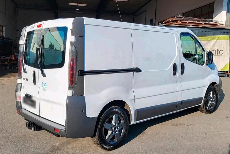 Second-hand Renault Trafic 101 CP (74 kW) 2007 Monovolum