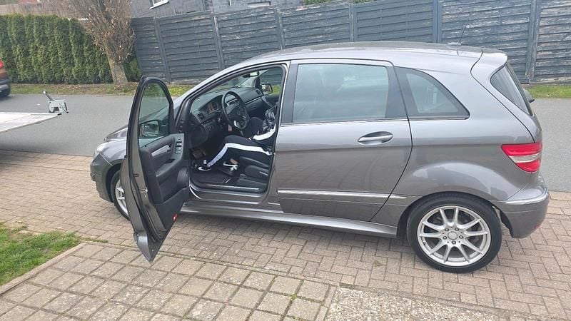 Gebraucht Mercedes B170 116 PS (85 kW) 2009 Silber Van / Kleinbus