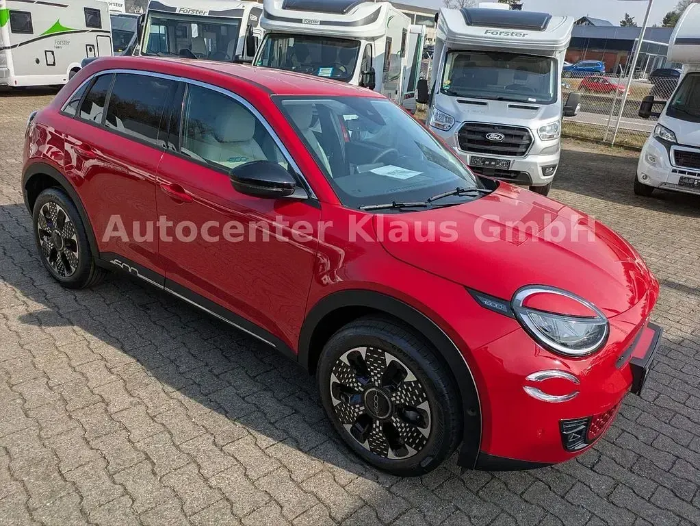 Neu Fiat 600 La Prima 101 PS (74 kW) 2025 Rot SUV