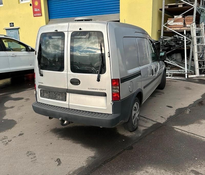 Second-hand Opel Combo 51 CP (37 kW) 2008 Argintiu Monovolum