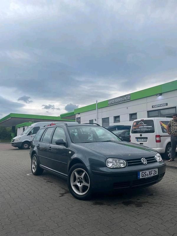 Grau Gebraucht 1999 VW Golf IV Kombi | 1.600 € (Fairer Preis) - Bild 1/4