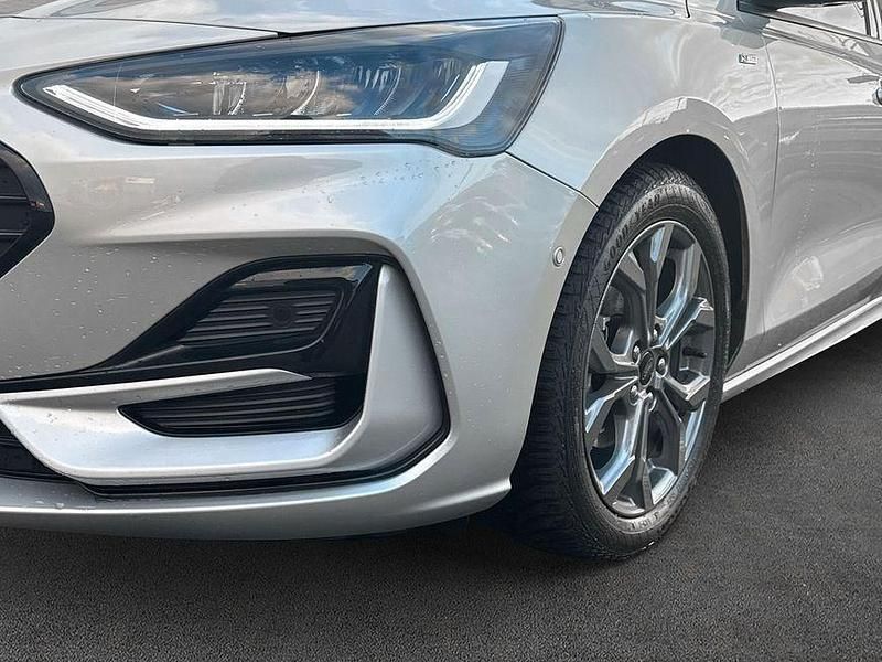 Gebraucht Ford Focus ST-Line X 125 PS (91 kW) 2023 Moondust silber metallic Kombi