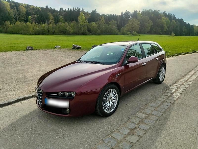 Second-hand Alfa Romeo 159 170 CP (125 kW) 2010 Roșu Break