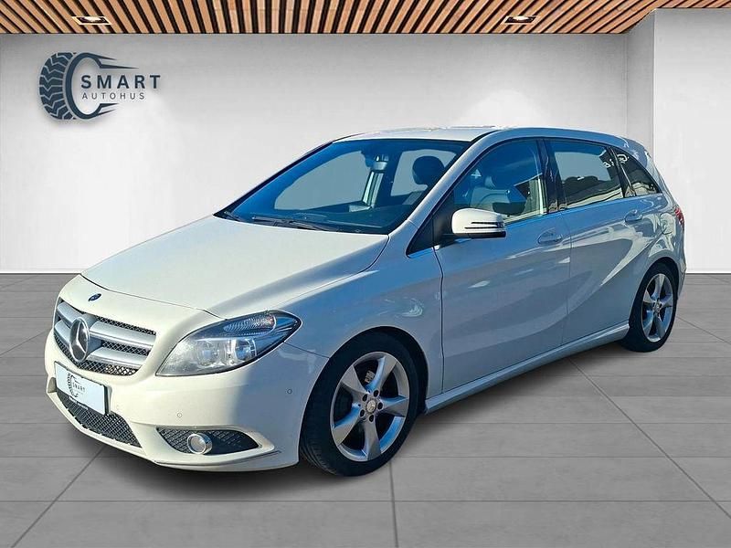 Gebraucht Mercedes B180 109 PS (80 kW) 2014 Weiß Van / Kleinbus