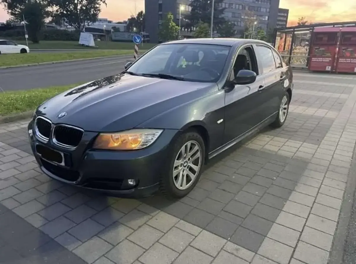 Gebraucht BMW 318 143 PS (105 kW) 2009 Grün Limousine