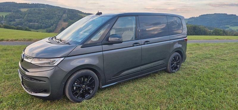 Grau Gebraucht 2023 VW T7 Edition Van | 58.200 € (Teuer) - Bild 1/4