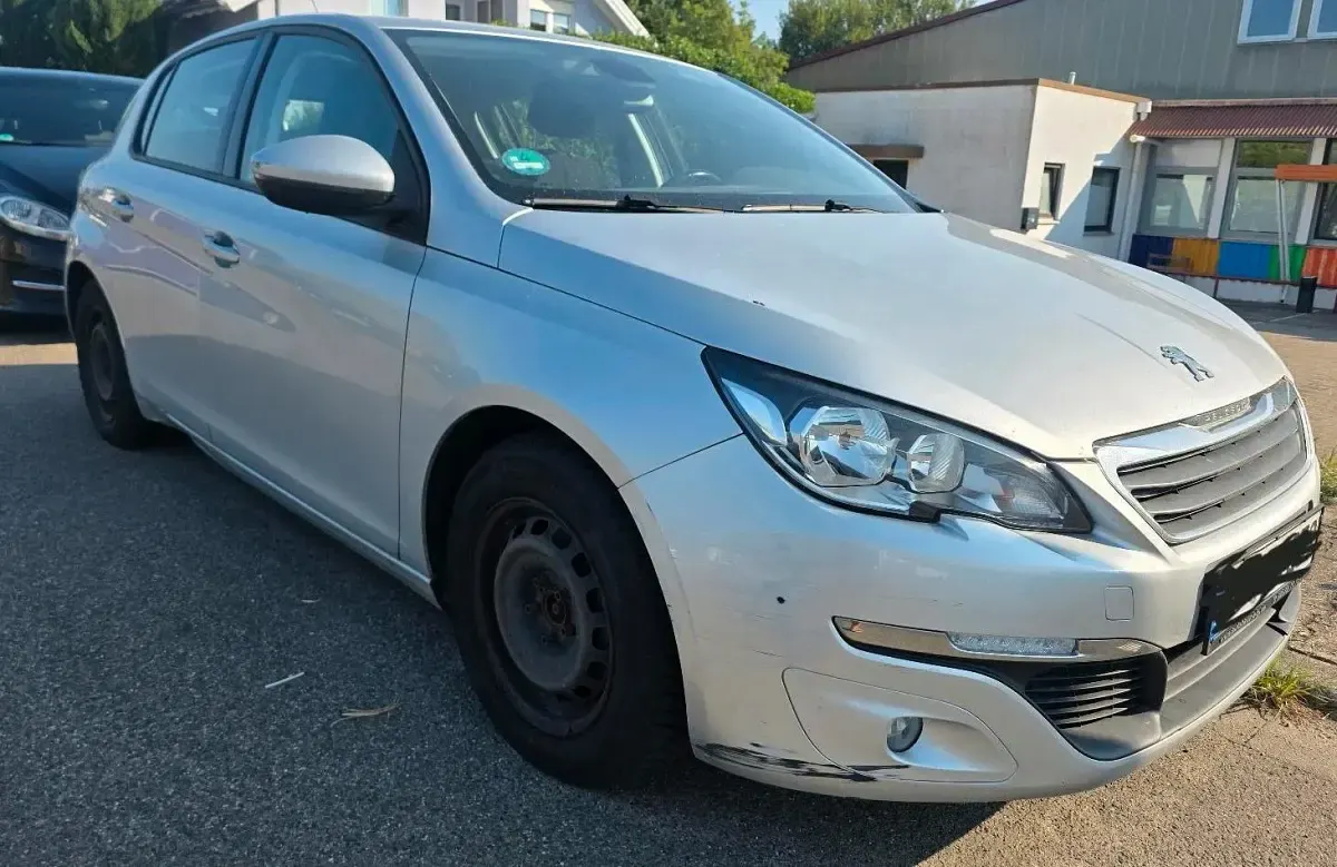 Gebraucht Peugeot 308 Active 125 PS (91 kW) 2014 Silber Limousine