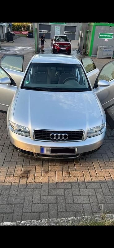 Usata Audi A4 131 CV (96 kW) 2001 Argento Berlina