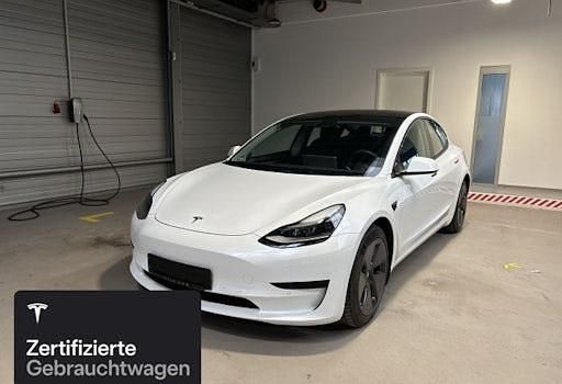 Weiß Gebraucht 2021 Tesla Model 3 Standard Range Limousine | 26.300 € (Etwas zu teuer) - Bild 1/4