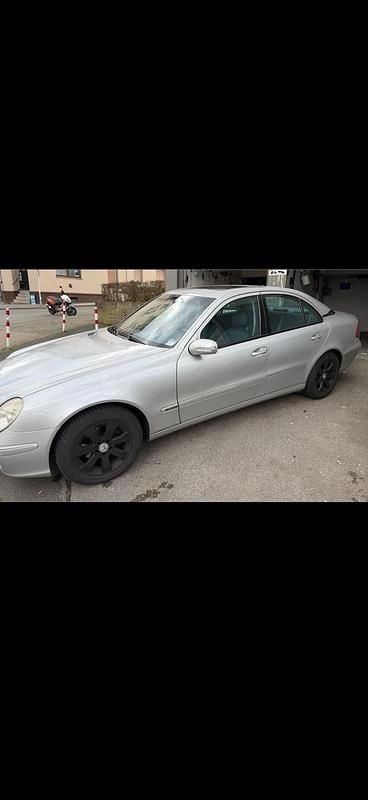 Second-hand Mercedes E320 224 CP (164 kW) 2003 Argintiu Berlinǎ