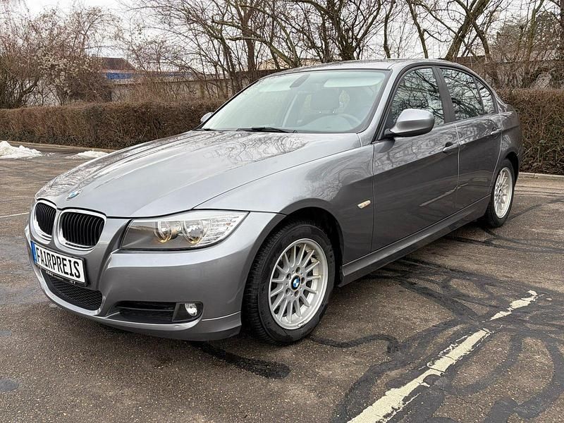 Gebraucht BMW 318 143 PS (105 kW) 2012 Grau Limousine