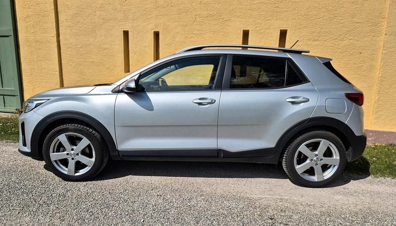 Silber Gebraucht 2018 Kia Stonic SUV | 13.000 € (Fairer Preis) - Bild 1/4
